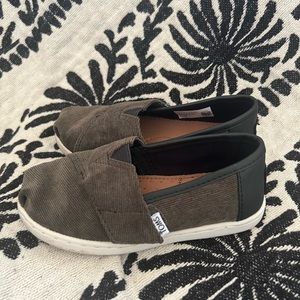 TOMS green/black toddler shoes size 9 slip-on or Velcro